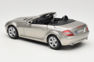 Mercedes SLK R171 Hele Pronks Metallik Maisto 1:18 31674-R1 Metall - pilt 7/8