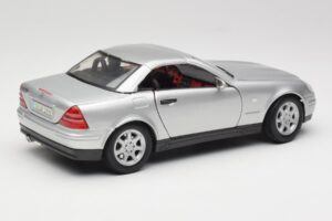 Mercedes SLK R170 Roadster Hõbe Maisto 1:18 31674 Metall - pilt 5/9