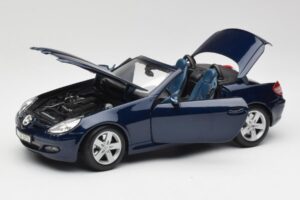 Mercedes SLK R171 Sinine Maisto 1:18 B66962190 Metall - pilt 2/8