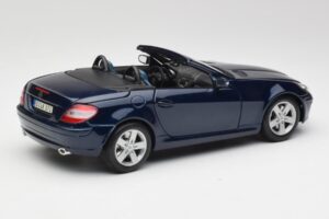 Mercedes SLK R171 Sinine Maisto 1:18 B66962190 Metall - pilt 3/8