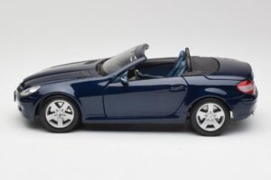 Mercedes SLK R171 Sinine Maisto 1:18 B66962190 Metall - pilt 4/8