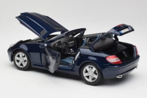 Mercedes SLK R171 Sinine Maisto 1:18 B66962190 Metall - pilt 5/8
