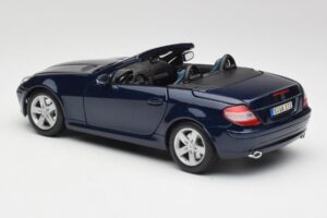 Mercedes SLK R171 Sinine Maisto 1:18 B66962190 Metall - pilt 7/8