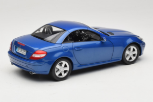 Mercedes SLK R171 Blue Metallic Minichamps 1:18 100033131 Metall - pilt 4/11