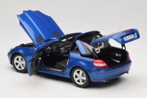 Mercedes SLK R171 Blue Metallic Minichamps 1:18 100033131 Metall - pilt 6/11