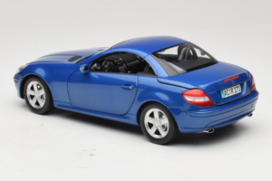 Mercedes SLK R171 Blue Metallic Minichamps 1:18 100033131 Metall - pilt 10/11