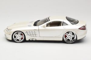 Mercedes SLR McLaren C199 Valge Maisto 1:18 31068 Metall - pilt 4/8