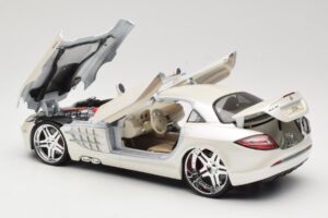Mercedes SLR McLaren C199 Valge Maisto 1:18 31068 Metall - pilt 5/8