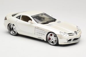 Mercedes SLR McLaren C199 Valge Maisto 1:18 31068 Metall - pilt 6/8