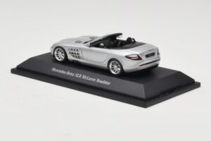 Mercedes SLR McLaren Roadster Crystal Laurit Silver Minichamps 1:43 B66961005 Metall - pilt 3/4