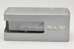 Mercedes SLR McLaren Roadster Crystal Laurit Silver Minichamps 1:43 B66961005 Metall - pilt 4/4