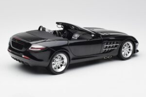 Mercedes SLR McLaren Roadster R199 Crystal Galaxit Must Minichamps 1:18 B66961004 Metall - pilt 3/8