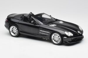 Mercedes SLR McLaren Roadster R199 Crystal Galaxit Must Minichamps 1:18 B66961004 Metall - pilt 6/8