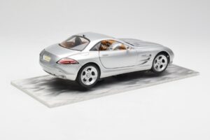 Mercedes SLR Vision Hõbe Limiteeritud Väljaanne Alumiiniumalusega Bburago 1:18 B66962102 Metall - pilt 3/8