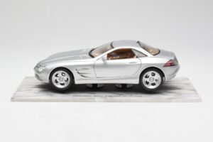 Mercedes SLR Vision Hõbe Limiteeritud Väljaanne Alumiiniumalusega Bburago 1:18 B66962102 Metall - pilt 4/8