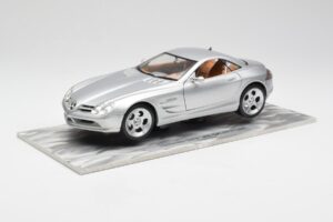 Mercedes SLR Vision Hõbe Limiteeritud Väljaanne Alumiiniumalusega Bburago 1:18 B66962102 Metall