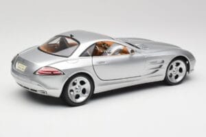 Mercedes SLR Vision Liquid Hõbe Maisto 1:18 B66962101 Metall - pilt 3/8