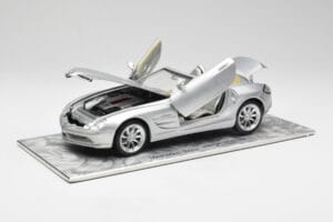 Mercedes SLR Vision Roadster Liquid Hõbe Maisto 1:18 B66963208 Metall - pilt 2/8