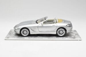 Mercedes SLR Vision Roadster Liquid Hõbe Maisto 1:18 B66963208 Metall - pilt 4/8