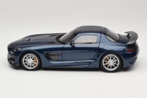 Mercedes SLS AMG Black Series Daytona Blue Metallic Minichamps 1:18 110033026 Metall - pilt 4/8