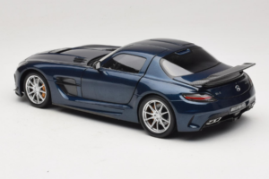 Mercedes SLS AMG Black Series Daytona Blue Metallic Minichamps 1:18 110033026 Metall - pilt 7/8