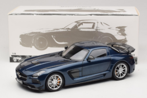 Mercedes SLS AMG Black Series Daytona Blue Metallic Minichamps 1:18 110033026 Metall - pilt 8/8