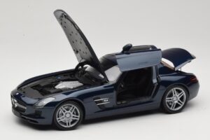 Mercedes SLS AMG C197 Blue Metallic Minichamps 1:18 100039021 Metall - pilt 2/8