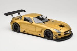 Mercedes AMG SLS C197 GT3 Street Kuldne Minichamps 1:18 151113106 Metall - pilt 4/6