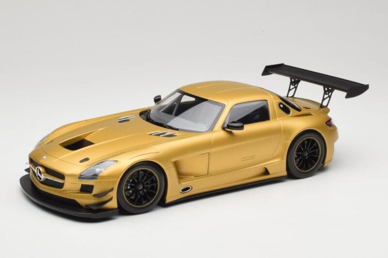 Mercedes AMG SLS C197 GT3 Street Kuldne Minichamps 1:18 151113106 Metall
