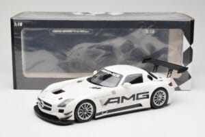 Mercedes AMG SLS C197 GT3 Street Valge Minichamps 1:18 151123107 Metall - pilt 6/6