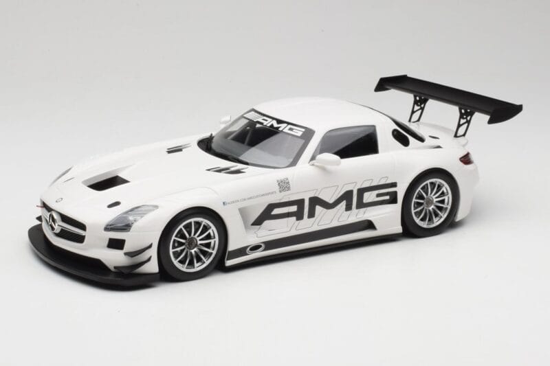 Mercedes AMG SLS C197 GT3 Street Valge Minichamps 1:18 151123107 Metall