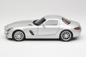 Mercedes SLS AMG C197 Iridium Hõbedane Minichamps 1:18 100039026 Metall - pilt 4/8