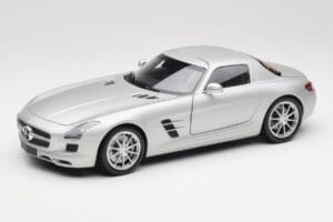 Mercedes SLS AMG C197 Iridium Hõbedane Minichamps 1:18 100039026 Metall