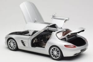 Mercedes SLS AMG C197 Iridium Hõbedane Minichamps 1:18 100039026 Metall - pilt 5/8