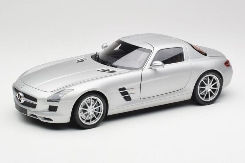 Mercedes SLS AMG C197 Iridium Hõbedane Minichamps 1:18 100039026 Metall