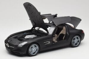 Mercedes SLS AMG C197 Matte Black Minichamps 1:18 100039027 Metall - pilt 2/8