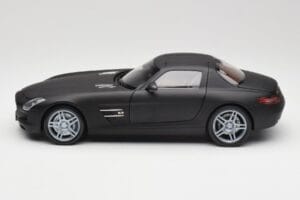 Mercedes SLS AMG C197 Matte Black Minichamps 1:18 100039027 Metall - pilt 4/8