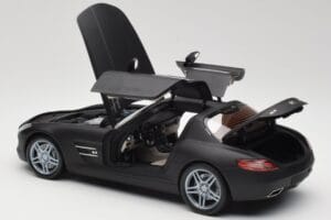 Mercedes SLS AMG C197 Matte Black Minichamps 1:18 100039027 Metall - pilt 5/8