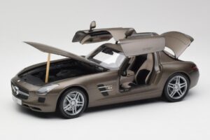 Mercedes SLS AMG C197 Monza Hall Minichamps 1:18 B66960044 Metall - pilt 2/8