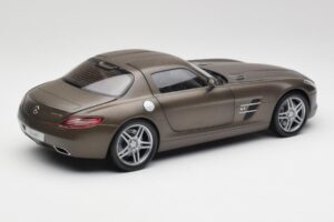 Mercedes SLS AMG C197 Monza Hall Minichamps 1:18 B66960044 Metall - pilt 3/8