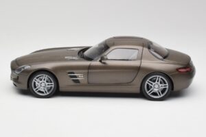 Mercedes SLS AMG C197 Monza Hall Minichamps 1:18 B66960044 Metall - pilt 4/8