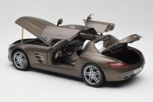 Mercedes SLS AMG C197 Monza Hall Minichamps 1:18 B66960044 Metall - pilt 5/8