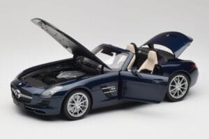 Mercedes SLS AMG R197 Roadster South Seas Sinine Minichamps 1:18 100039031 Metall - pilt 2/8