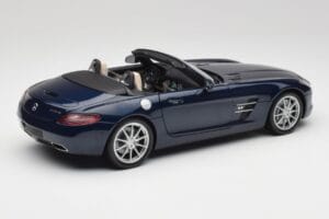Mercedes SLS AMG R197 Roadster South Seas Sinine Minichamps 1:18 100039031 Metall - pilt 3/8