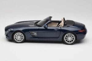 Mercedes SLS AMG R197 Roadster South Seas Sinine Minichamps 1:18 100039031 Metall - pilt 4/8