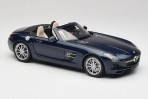 Mercedes SLS AMG R197 Roadster South Seas Sinine Minichamps 1:18 100039031 Metall - pilt 6/8