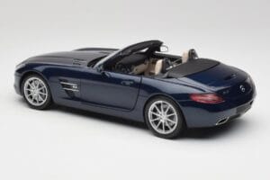 Mercedes SLS AMG R197 Roadster South Seas Sinine Minichamps 1:18 100039031 Metall - pilt 7/8