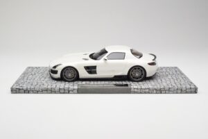 Mercedes Brabus SLS AMG 700 Biturbo Pearl Valge Minichamps 1:18 107032020 Metall - pilt 3/6