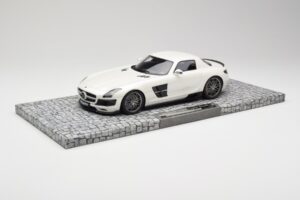 Mercedes Brabus SLS AMG 700 Biturbo Pearl Valge Minichamps 1:18 107032020 Metall