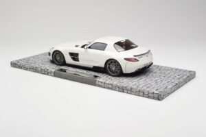 Mercedes Brabus SLS AMG 700 Biturbo Pearl Valge Minichamps 1:18 107032020 Metall - pilt 5/6